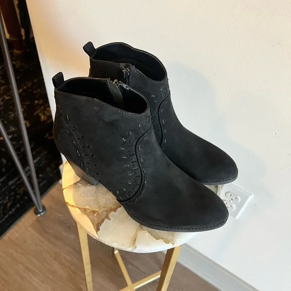 NWOT Qupid | Women’s Black Western Suede Booties 9 - Picture 4 of 12